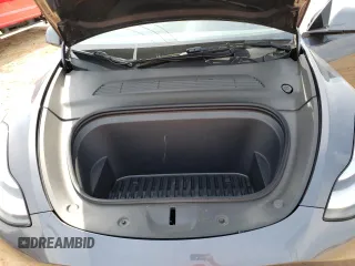 2021 Tesla Model Y Long Range z VIN 5YJYGDEE0MF263137, wystawiony jako Copart lot #57295705 z przebiegiem 63 627 mil mil oraz Szkoda całkowita • Salvage title. Historia ofert i sprzedaży dostępna na DreamBid. Obrazek 11.