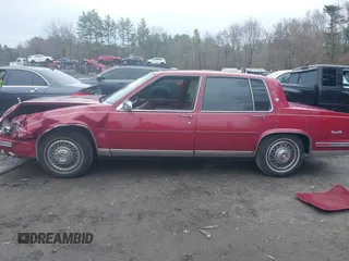 1988 Cadillac DeVille z VIN 1G6CD5159J4301436, wystawiony jako IAAI lot #42018046 z przebiegiem 227 421 mil mil oraz . Historia ofert i sprzedaży dostępna na DreamBid. Obrazek 14.