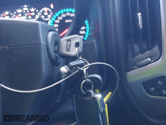 2018 GMC Sierra 2500HD Denali z VIN 1GT12UEY6JF272619, wystawiony jako IAAI lot #41743216 z przebiegiem 165 231 mil mil oraz . Historia ofert i sprzedaży dostępna na DreamBid. Obrazek 11.