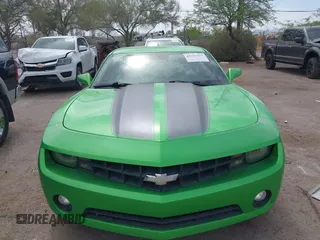 2010 Chevrolet Camaro 1LT z VIN 2G1FF1EVXA9224654, wystawiony jako IAAI lot #42251472 z przebiegiem 178 658 mil mil oraz . Historia ofert i sprzedaży dostępna na DreamBid. Obrazek 12.