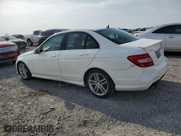 2013 Mercedes-Benz C 300 Sport z VIN WDDGF8AB8DR264537, wystawiony jako Copart lot #53031875 z przebiegiem 92 735 mil mil oraz Szkoda całkowita • Salvage title. Historia ofert i sprzedaży dostępna na DreamBid. Obrazek 2.