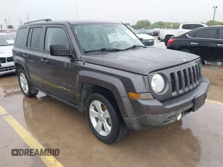 2016 Jeep Patriot Latitude z VIN 1C4NJPFB7GD682060, wystawiony jako IAAI lot #41898444 z przebiegiem 67 717 mil mil oraz . Historia ofert i sprzedaży dostępna na DreamBid. Obrazek 1.