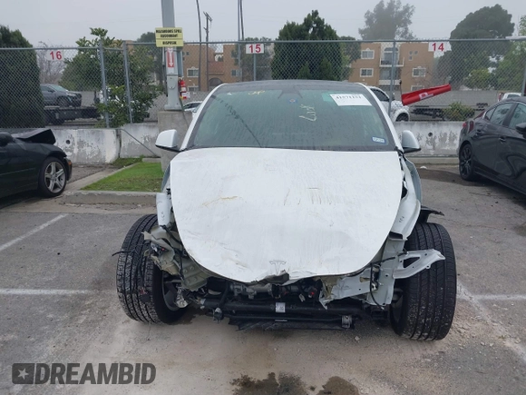2022 Tesla Model Y Long Range z VIN 7SAYGDEE4NF315356, wystawiony jako IAAI lot #41571151 z przebiegiem 1 056 mil mil oraz . Historia ofert i sprzedaży dostępna na DreamBid. Obrazek 12.