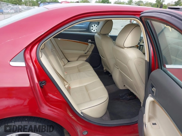 2010 Lincoln MKZ z VIN 3LNHL2GC2AR636552, wystawiony jako IAAI lot #42330172 z przebiegiem 98 883 mil mil oraz . Historia ofert i sprzedaży dostępna na DreamBid. Obrazek 8.