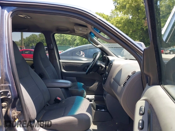 2001 Ford Escape XLT с VIN 1FMCU041X1KF10409, выставлен на аукционе IAAI как лот 39780383 с пробегом 246 336 миль миль и . История ставок и продаж доступна на DreamBid. Изображение 5.