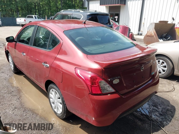 2016 Nissan Versa S z VIN 3N1CN7AP9GL850244, wystawiony jako IAAI lot #42254319 z przebiegiem 87 728 mil mil oraz . Historia ofert i sprzedaży dostępna na DreamBid. Obrazek 3.