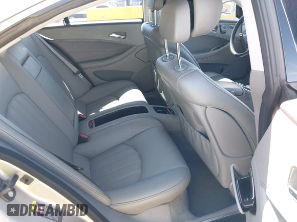 2006 Mercedes-Benz CLS 500 z VIN WDDDJ75X46A059753, wystawiony jako IAAI lot #42335719 z przebiegiem 113 962 mil mil oraz . Historia ofert i sprzedaży dostępna na DreamBid. Obrazek 8.