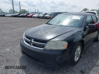 2014 Dodge Avenger SE z VIN 1C3CDZAG2EN232518, wystawiony jako IAAI lot #42157442 z przebiegiem 145 457 mil mil oraz . Historia ofert i sprzedaży dostępna na DreamBid. Obrazek 6.