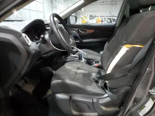 2016 Nissan Rogue S z VIN KNMAT2MV1GP621004, wystawiony jako Copart lot #41639915 z przebiegiem 129 185 mil mil oraz Szkoda całkowita • Salvage title. Historia ofert i sprzedaży dostępna na DreamBid. Obrazek 7.