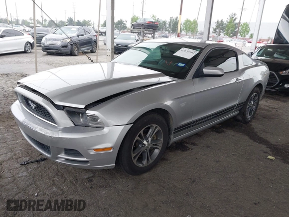 2014 Ford Mustang V6 z VIN 1ZVBP8AM3E5295137, wystawiony jako IAAI lot #42153393 z przebiegiem 154 878 mil mil oraz . Historia ofert i sprzedaży dostępna na DreamBid. Obrazek 2.