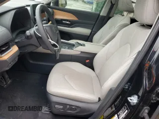 2024 Toyota Highlander XLE z VIN 5TDAAAB5XRS040998, wystawiony jako Copart lot #49960055 z przebiegiem 12 978 mil mil oraz Szkoda całkowita • Salvage title. Historia ofert i sprzedaży dostępna na DreamBid. Obrazek 7.