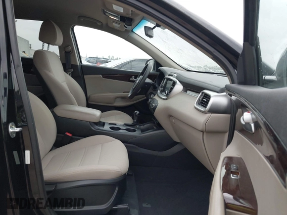 2018 Kia Sorento LX with VIN 5XYPG4A30JG384884, listed as a IAAI auction lot 41931992 with 140,919 mi miles. Bid and sale history available at carsss.com. Image 5.