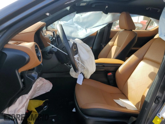 2024 Lexus IS 300 z VIN JTHBA1D2XR5131457, wystawiony jako Copart lot #47825855 z przebiegiem 17 118 mil mil oraz Nie do naprawy • Non repairable. Historia ofert i sprzedaży dostępna na DreamBid. Obrazek 7.