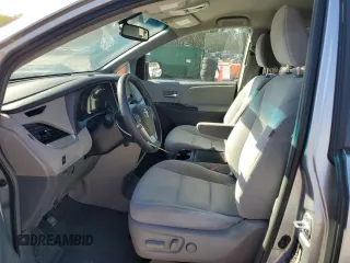 2017 Toyota Sienna LE Auto Access Seat с VIN 5TDKZ3DC1HS768261, выставлен на аукционе Copart как лот 49457495 с пробегом 154 535 миль миль и Списание • Salvage title. История ставок и продаж доступна на DreamBid. Изображение 7.