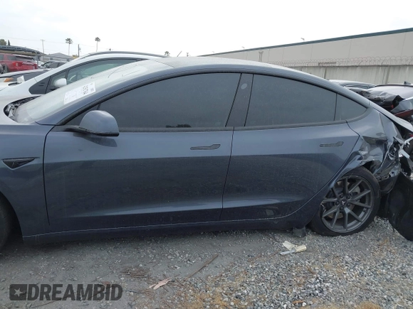 2023 Tesla Model 3 z VIN 5YJ3E1EAXPF403095, wystawiony jako IAAI lot #42151764 z przebiegiem 17 872 mil mil oraz . Historia ofert i sprzedaży dostępna na DreamBid. Obrazek 14.