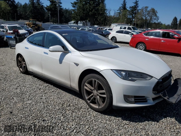 2014 Tesla Model S 60 with VIN 5YJSA1H12EFP51909, listed as a Copart auction lot 55489705 with Not Provided miles and Clean Title. Bid and sale history available at DreamBid. Image 4.