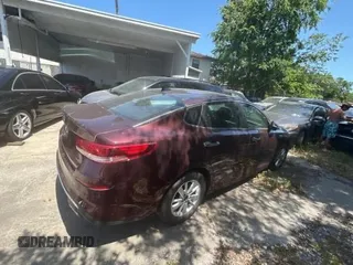 2019 Kia Optima LX z VIN 5XXGT4L37KG278947, wystawiony jako Copart lot #62181475 z przebiegiem 60 003 mil mil oraz Szkoda całkowita • Salvage title. Historia ofert i sprzedaży dostępna na DreamBid. Obrazek 4.