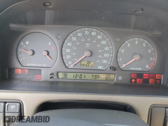 1998 Volvo S70 z VIN YV1LS5340W1425573, wystawiony jako Copart lot #75317244 z przebiegiem 403 370 mil mil oraz Szkoda całkowita • Salvage title. Historia ofert i sprzedaży dostępna na DreamBid. Obrazek 9.