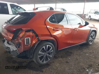 2019 Lexus UX 200 z VIN JTHY3JBH9K2005464, wystawiony jako IAAI lot #42196158 z przebiegiem 50 910 mil mil oraz . Historia ofert i sprzedaży dostępna na DreamBid. Obrazek 4.