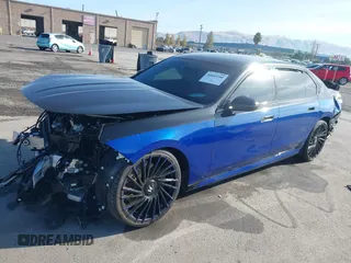 2023 BMW i7 xDrive60 z VIN WBY53EJ05PCN86100, wystawiony jako IAAI lot #40845180 z przebiegiem 4 231 mil mil oraz . Historia ofert i sprzedaży dostępna na DreamBid. Obrazek 18.