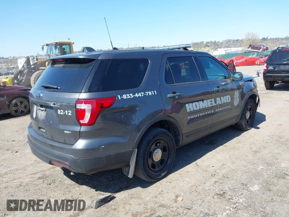 2016 Ford Utility Police Interceptor with VIN 1FM5K8AR2GGA62704, listed as a IAAI auction lot 42005557 with 123,661 mi miles. Bid and sale history available at carsss.com. Image 4.