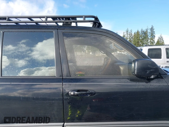 2001 Lexus LX 470 with VIN JTJHT00W613500563, listed as a IAAI auction lot 41730804 with 232,647 mi miles and . Bid and sale history available at carsss.com. Image 13.
