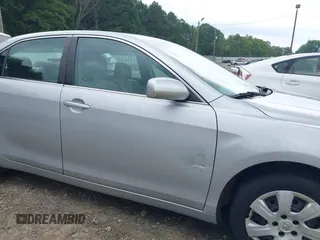 2007 Toyota Camry CE z VIN 4T1BE46K67U138778, wystawiony jako IAAI lot #42400763 z przebiegiem 191 729 mil mil oraz . Historia ofert i sprzedaży dostępna na DreamBid. Obrazek 6.