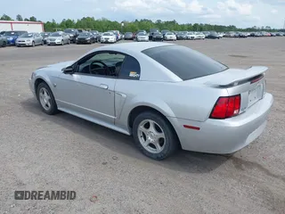 2004 Ford Mustang Standard z VIN 1FAFP40494F117830, wystawiony jako IAAI lot #42212706 z przebiegiem 160 172 mil mil oraz . Historia ofert i sprzedaży dostępna na DreamBid. Obrazek 3.