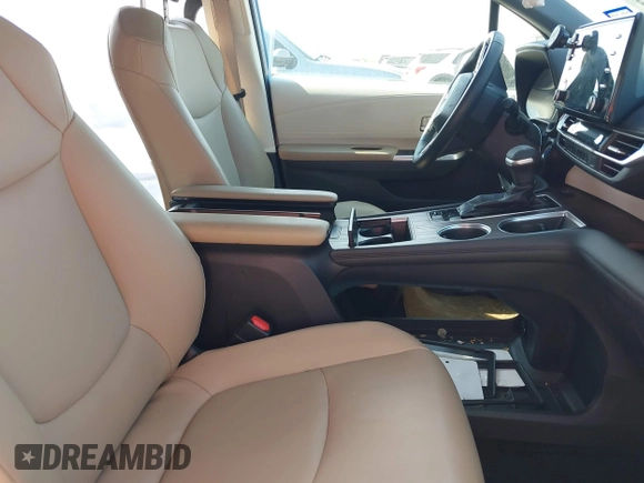 2021 Toyota Sienna XLE with VIN 5TDYRKEC6MS055675, listed as a IAAI auction lot 42044563 with 7,470 mi miles and . Bid and sale history available at DreamBid. Image 5.