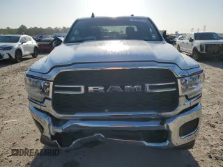 2023 Ram 2500 Tradesman z VIN 3C6UR5CJ9PG518386, wystawiony jako Copart lot #52700975 z przebiegiem 17 637 mil mil oraz Szkoda całkowita • Salvage title. Historia ofert i sprzedaży dostępna na DreamBid. Obrazek 5.