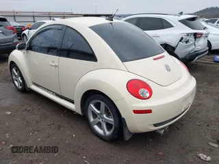 2009 Volkswagen New Beetle Coupe S with VIN 3VWPW31C99M517361, listed as a IAAI auction lot 41559162 with 105,707 mi miles. Bid and sale history available at carsss.com. Image 3.