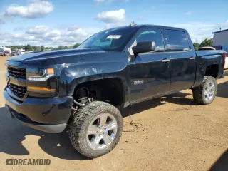 2018 Chevrolet Silverado 1500 Custom with VIN 3GCUKPEC6JG251612, listed as a Copart auction lot 43970645 with 95,613 mi miles and Salvage Title. Bid and sale history available at carsss.com. Image 1.