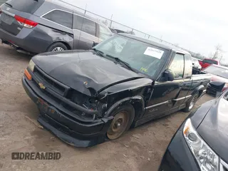 2002 Chevrolet S-10 LS with VIN 1GCCS19W028104982, listed as a IAAI auction lot 42017925 with 114,564 mi miles. Bid and sale history available at carsss.com. Image 17.