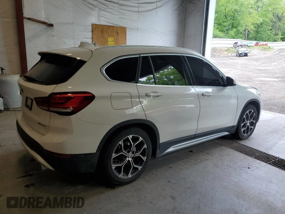 2020 BMW X1 xDrive28i z VIN WBXJG9C00L5P42487, wystawiony jako Copart lot #59669325 z przebiegiem 88 402 mil mil oraz Szkoda całkowita • Salvage title. Historia ofert i sprzedaży dostępna na DreamBid. Obrazek 3.