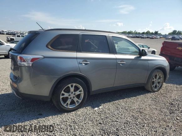 2015 Mitsubishi Outlander SE with VIN JA4AZ3A32FZ008250, listed as a Copart auction lot 62497555 with Not provided miles and Salvage title. Bid and sale history available at DreamBid. Image 3.