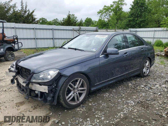 2013 Mercedes-Benz C 250 Sport z VIN WDDGF4HBXDR263968, wystawiony jako Copart lot #57349065 z przebiegiem 94 854 mil mil oraz Szkoda całkowita • Salvage title. Historia ofert i sprzedaży dostępna na DreamBid. Obrazek 1.