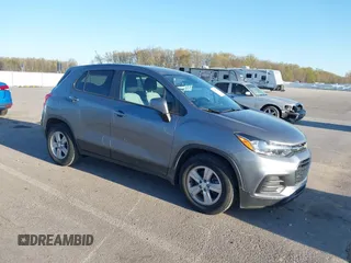 2020 Chevrolet Trax LS z VIN 3GNCJKSB9LL161174, wystawiony jako IAAI lot #42049994 z przebiegiem 86 062 mil mil oraz . Historia ofert i sprzedaży dostępna na DreamBid. Obrazek 1.