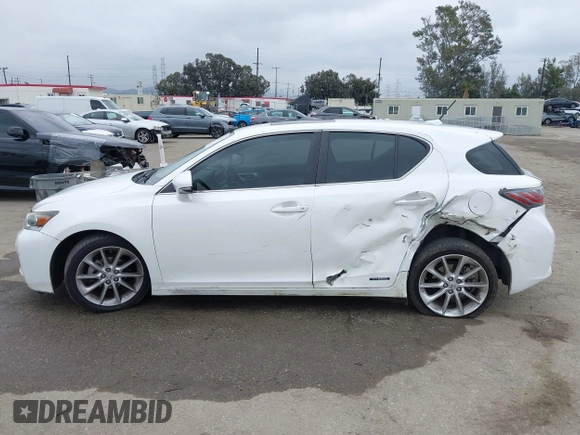 2013 Lexus CT 200h z VIN JTHKD5BH0D2126459, wystawiony jako IAAI lot #42207697 z przebiegiem 188 111 mil mil oraz . Historia ofert i sprzedaży dostępna na DreamBid. Obrazek 14.