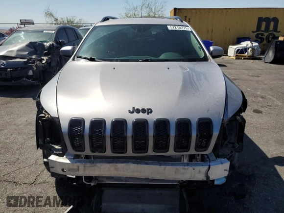 2018 Jeep Cherokee Latitude Tech Connect with VIN 1C4PJMCX0JD506479, listed as a Copart auction lot 57210275 with 189,588 mi miles and Salvage title. Bid and sale history available at DreamBid. Image 5.
