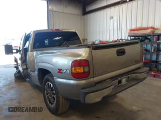 2000 GMC New Sierra 1500 SLE with VIN 1GTEK14T6YZ342215, listed as a IAAI auction lot 42023647 with 142,649 mi miles. Bid and sale history available at carsss.com. Image 3.