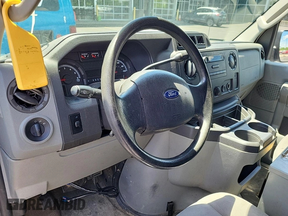 2010 Ford Econoline Cargo Commercial z VIN 1FTNE2EL2ADA74603, wystawiony jako IAAI lot #42511184 z przebiegiem 161 715 mil mil oraz . Historia ofert i sprzedaży dostępna na DreamBid. Obrazek 25.