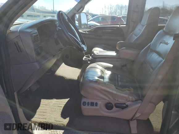 2001 Ford Excursion Limited z VIN 1FMNU43S81EA48392, wystawiony jako Copart lot #50074235 z przebiegiem 191 321 mil mil oraz Szkoda całkowita • Salvage title. Historia ofert i sprzedaży dostępna na DreamBid. Obrazek 7.