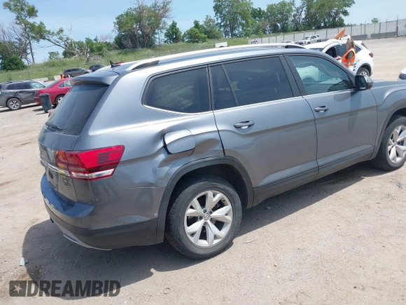 2018 Volkswagen Atlas SE with VIN 1V2KR2CA2JC585922, listed as a IAAI auction lot 42488658 with 105,878 mi miles and . Bid and sale history available at DreamBid. Image 4.