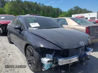 2025 Hyundai Sonata N Line z VIN KMHL54JC0SA430778, wystawiony jako IAAI lot #42082731 z przebiegiem 6 769 mil mil oraz . Historia ofert i sprzedaży dostępna na DreamBid. Obrazek 1.