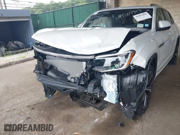 2024 Volkswagen Atlas SEL Premium R-Line with VIN 1V2FE2CA5RC229408, listed as a IAAI auction lot 39587804 with 341 mi miles and . Bid and sale history available at DreamBid. Image 6.