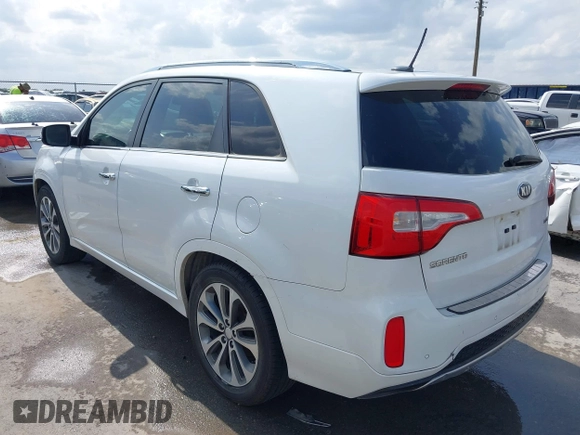 2015 Kia Sorento SX Limited with VIN 5XYKW4A73FG639051, listed as a IAAI auction lot 42106446 with 145,981 mi miles. Bid and sale history available at carsss.com. Image 3.