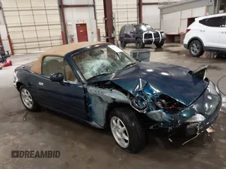1996 Mazda MX-5 Miata z VIN JM1NA3537T0716664, wystawiony jako IAAI lot #42078743 z przebiegiem 111 813 mil mil oraz . Historia ofert i sprzedaży dostępna na DreamBid. Obrazek 1.