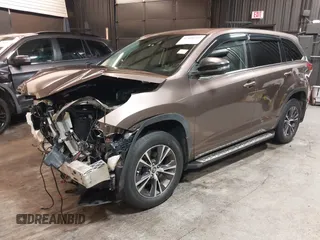 2018 Toyota Highlander LE with VIN 5TDBZRFHXJS879909, listed as a IAAI auction lot 42400961 with 35,721 mi miles and . Bid and sale history available at DreamBid. Image 19.