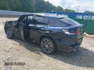 2020 BMW X4 xDrive30i z VIN 5UX2V1C04LLE67552, wystawiony jako IAAI lot #42248462 z przebiegiem 84 531 mil mil oraz . Historia ofert i sprzedaży dostępna na DreamBid. Obrazek 3.