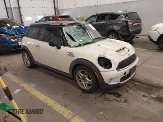 2009 MINI Hardtop S with VIN WMWMF73509TW85898, listed as a IAAI auction lot 41559954 with 97,186 mi miles and . Bid and sale history available at DreamBid. Image 1.